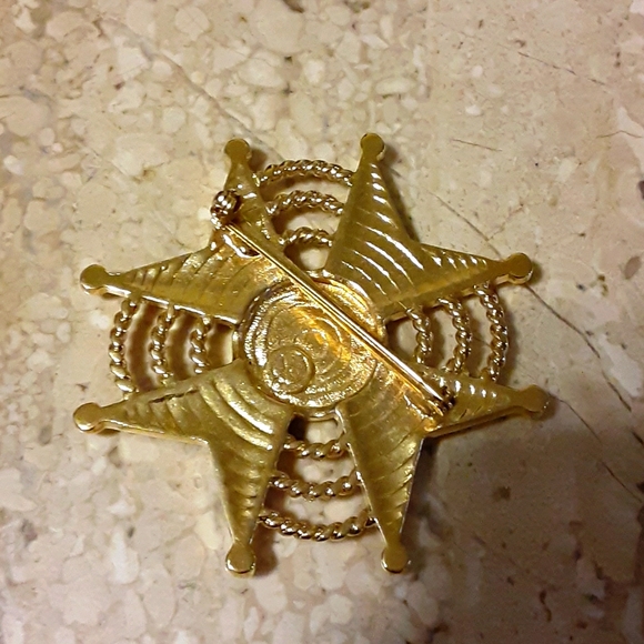 ST.JOHN BROOCH PIN or NECKLACE COLLECTION VINTAGE RED GOLD - Picture 2 of 2